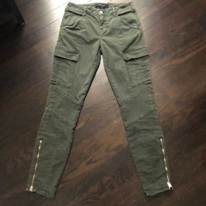J Brand Houlihan Cargo Jeans in Size 24
